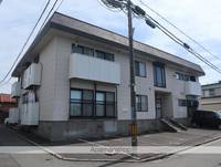 川の辺ハイツの外観