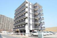 埼玉県三郷市中央1丁目の賃貸マンションの外観