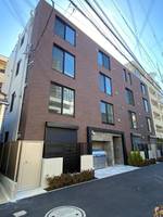 東京都新宿区西新宿8丁目の賃貸マンションの外観
