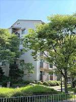 高槻・阿武山九番街東2号棟の外観