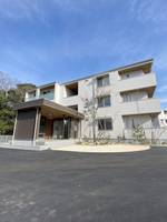 クレストヒルズ A棟の外観