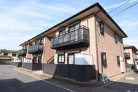 パインズコート新居 E棟の外観