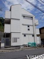 ロワール鶴見花月園前の外観