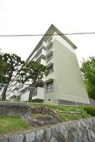 UR鶴山台の外観