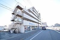 ウイリアムヒルズ本厚木の外観