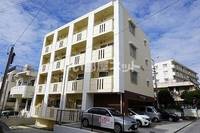 マンション嘉利吉 IIの外観