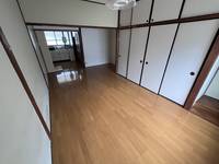 平荘(西棟)の外観