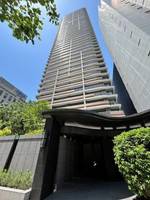 ローレルタワー堺筋本町の外観