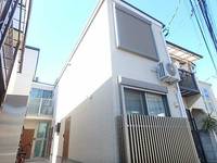 アガルイエ岸町の外観