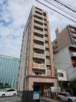 ケイ・ガリアーノの外観