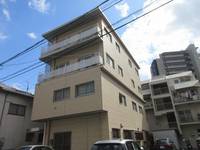 鳴戸ビルの外観