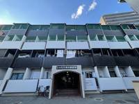 シャルル四条畷駅前の外観