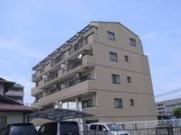 アバンサール泉中央の外観