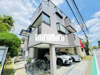 LES DEMEUREの外観