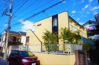 ベルゾーネ百合ヶ丘の外観