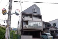 エバーグリーン六地蔵駅前の外観