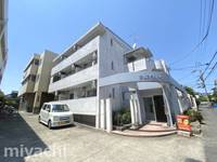 クリスタルハイツIの外観