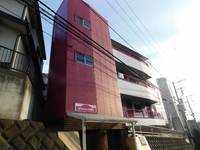 ホワイトハイツ本厚木の外観