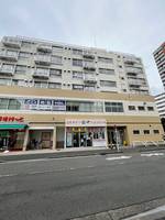 根岸駅前分譲共同ビルの外観