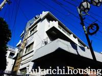 東京都世田谷区松原5の賃貸マンションの外観