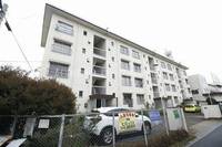 吉野原丸徳マンションの外観