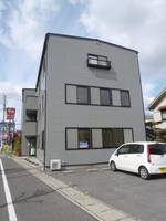 プラザビル新保の外観