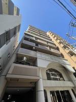 ピュアドーム天神アクロスの外観