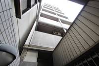 第8片山ビルの外観