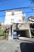 クイーンパレス坂本の外観