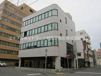 クロガネビルの外観