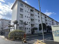新金岡団地住宅七-参号棟の外観