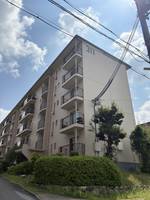男山第4住宅311棟402号室の外観