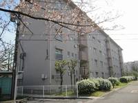 UR逆瀬川の外観