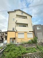 私市ハイツの外観