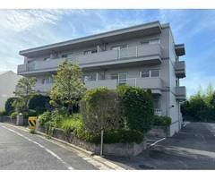 ジュネス東生駒の外観