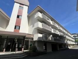 マンション朝霧3号棟の外観