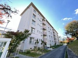 逆瀬川団地14号棟の外観