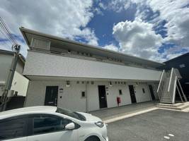 丸萬三番館の外観