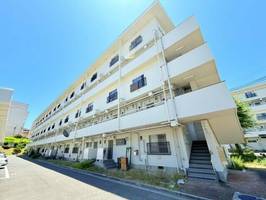 松が丘住宅12号棟の外観