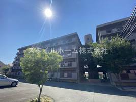 ユトリロ東幸501の外観
