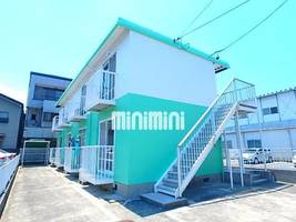 ジュネス鳩岡の外観