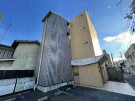 シャトー三和南車崎402の外観