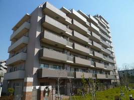 ローレルコート新千里東町あかしやの丘Ⅰ番館の外観