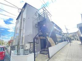 クローバーMオザキA棟の外観