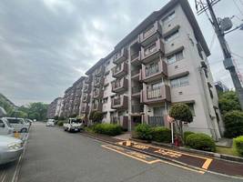 鴨谷台第一次住宅15号棟の外観