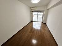 メゾンドーム千成403の居間