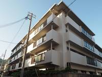 ウエルシー岡本の外観