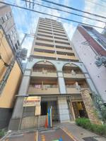クラウンハイム北心斎橋フラワーコートの外観
