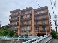 マンション川原の外観