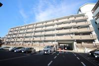 グランドパレス学園前C棟の外観